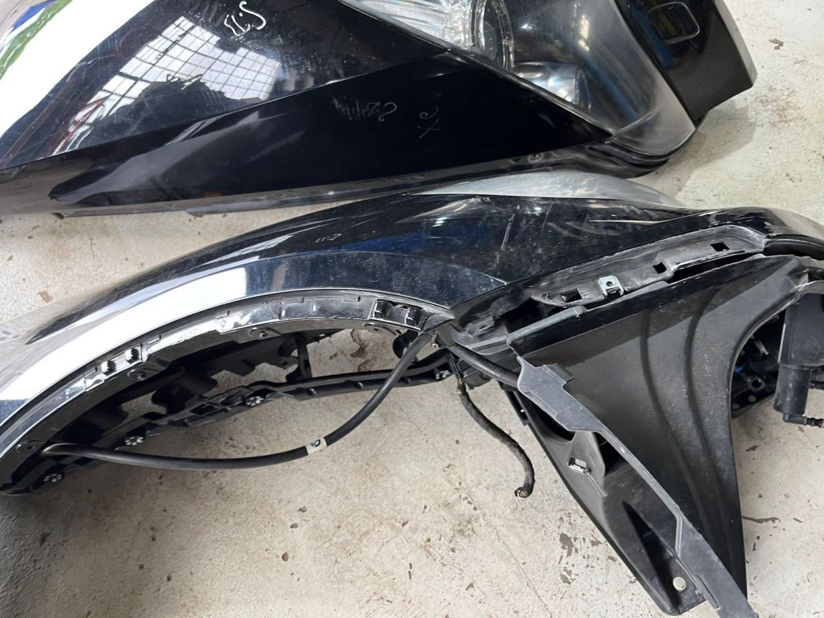 BMW original E70 E71 X6 headlights and fenders in top condition