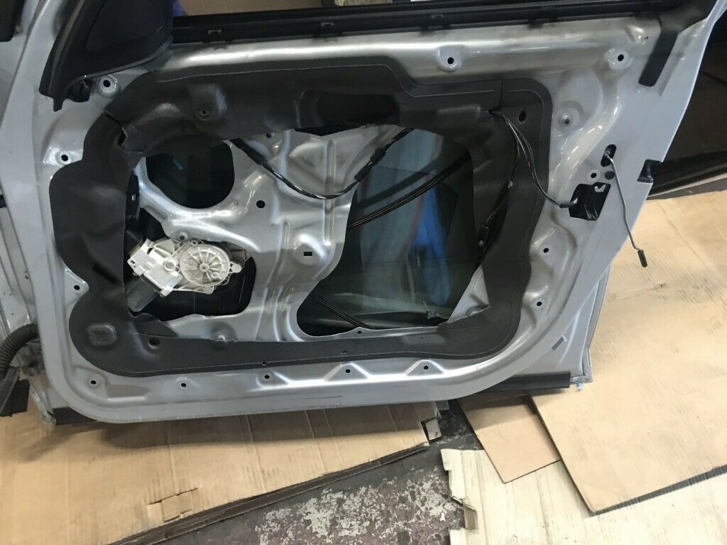 BMW original E87 front R door complete top condition