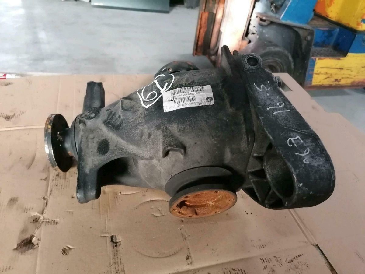 Original BMW E90 E91 Differential Aufsatz 3,91 Top Zustand