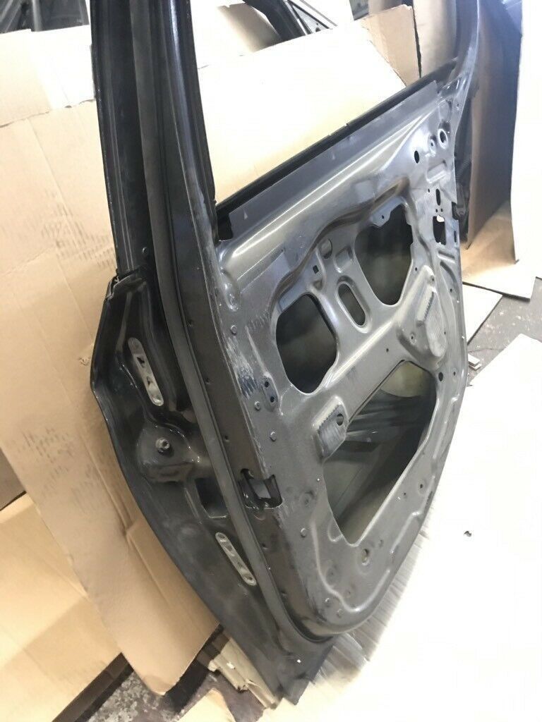 BMW original F10, F11 station wagon rear R door in black, top condition