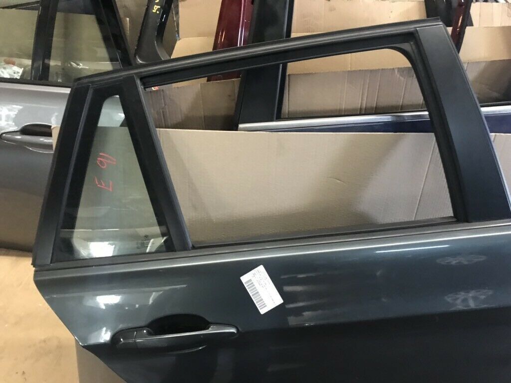 BMW original E91 rear R door in top condition, easy to install