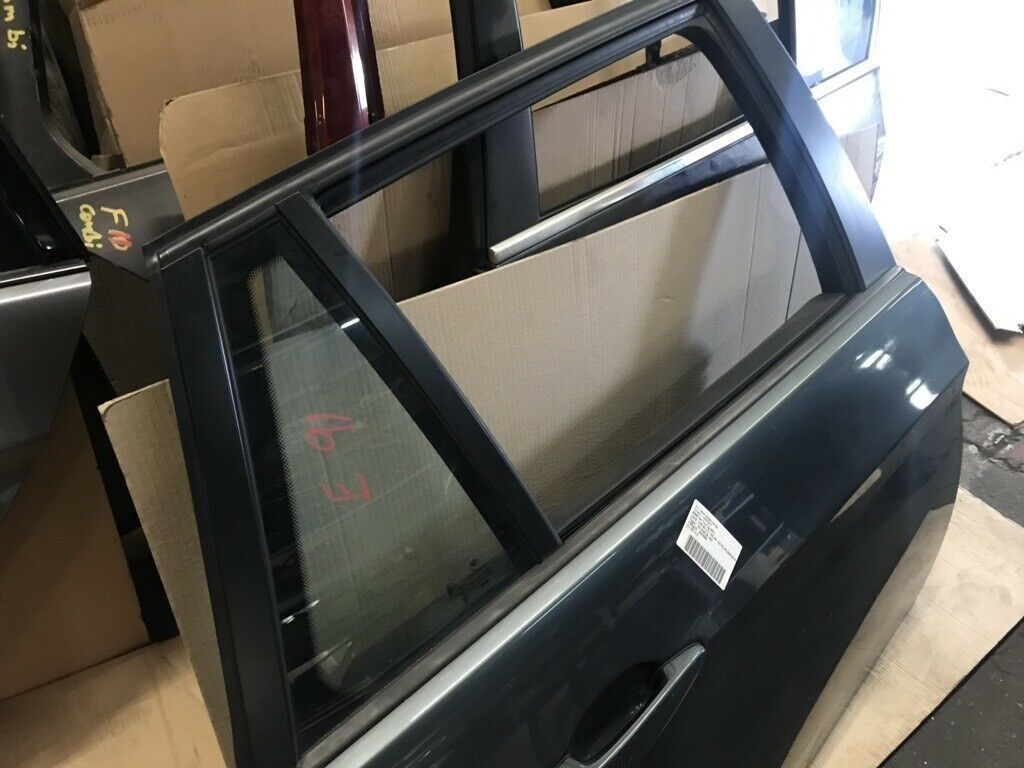 BMW original E91 rear R door in top condition, easy to install