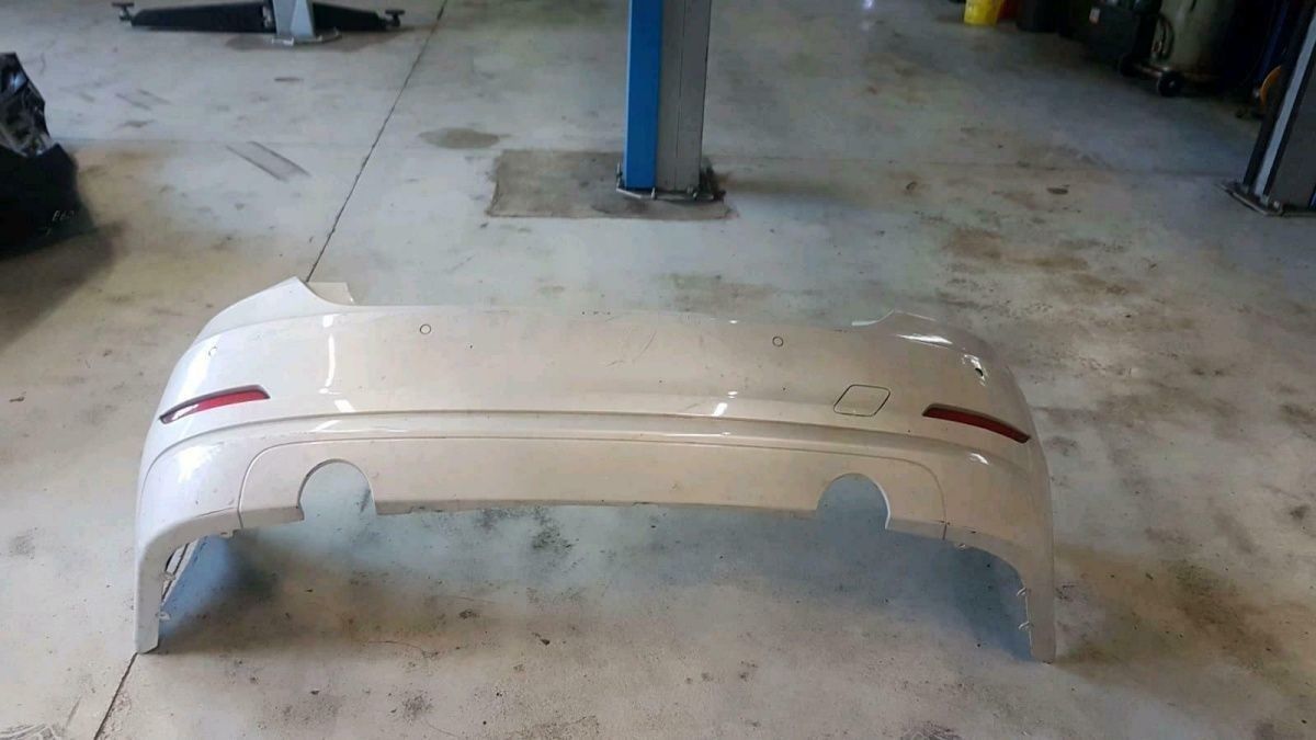 original Heckstoßstange für BMW F32,F33,F36,mit PDC, guten Zustan