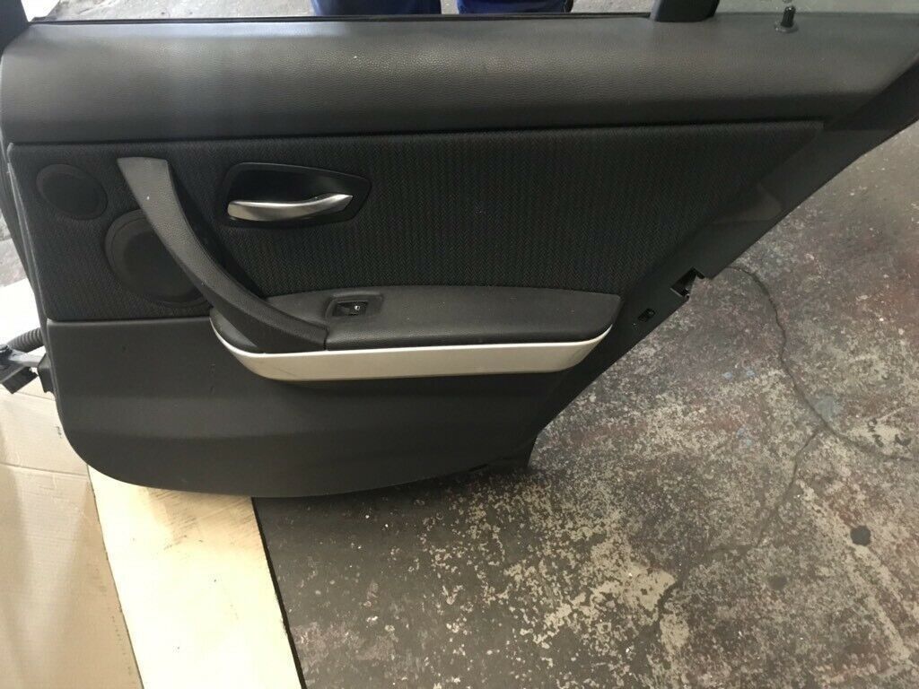 BMW original E91 rear R door in top condition, easy to install