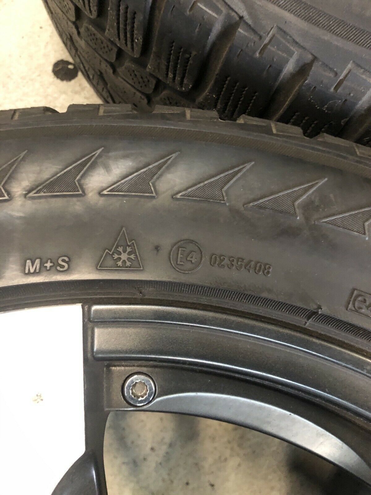 BMW Reifen und Alufelgen 235/50R18 97V