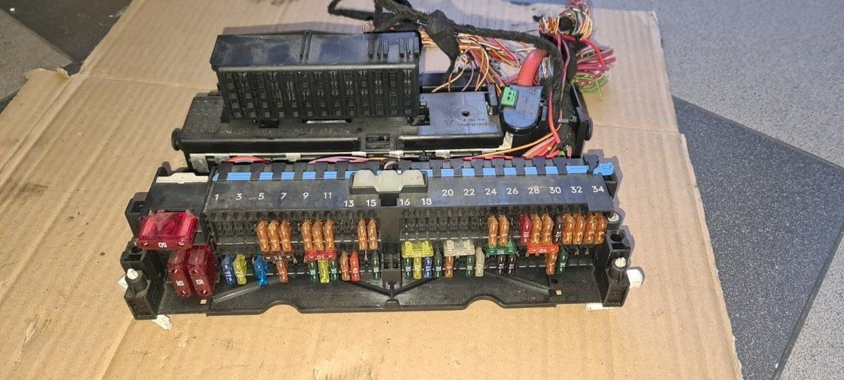 BMW original E46 fuse box