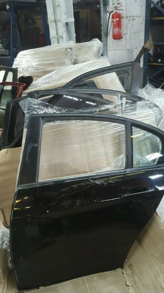 BMW original E90 rear door left complete with black door handle