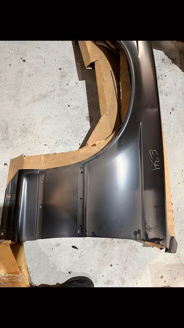 BMW E34 fender left accessory driver side