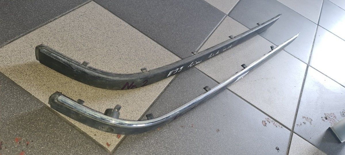 BMW original E39 bumper strip, rear right