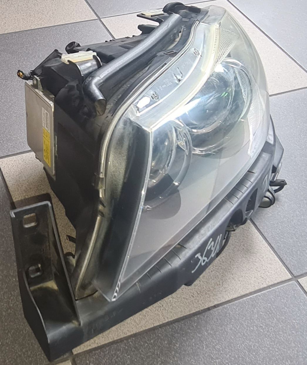 BMW original E90 headlight with cornering light on the left